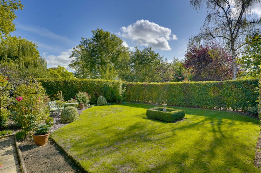 Images for High Street, Stetchworth, CB8 EAID:4037033056 BID:e22d2fe2-cd8a-4ee5-877e-aff44adbf8aa