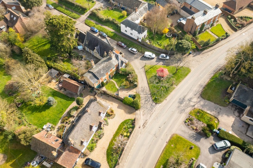 Images for High Street, West Wratting, CB21 EAID:4037033056 BID:2f5b1148-b901-4d34-9e72-64b6a96df570