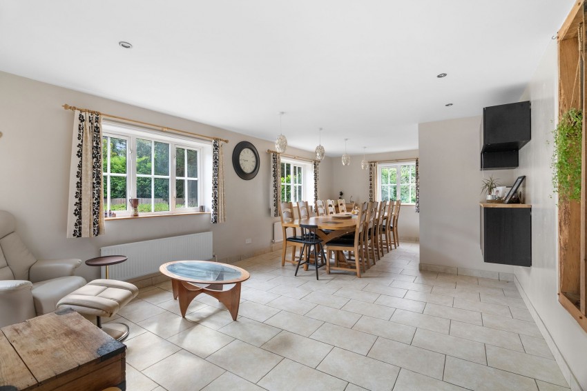Images for High Street, Sawston, CB22 EAID:4037033056 BID:2f5b1148-b901-4d34-9e72-64b6a96df570
