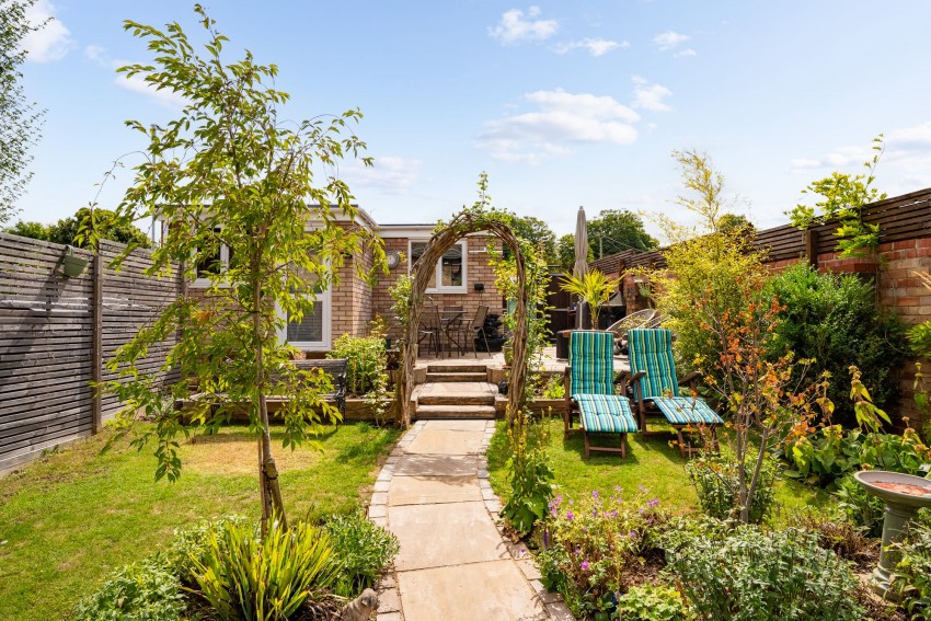 Images for Meadow Road, Great Chesterford, CB10 EAID:4037033056 BID:2f5b1148-b901-4d34-9e72-64b6a96df570
