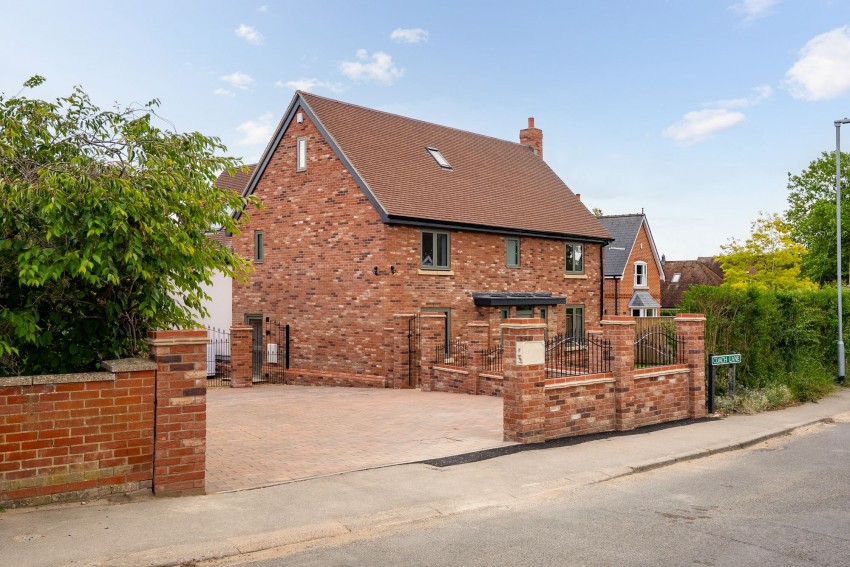 Images for High Street, Cheveley, CB8 EAID:4037033056 BID:e22d2fe2-cd8a-4ee5-877e-aff44adbf8aa
