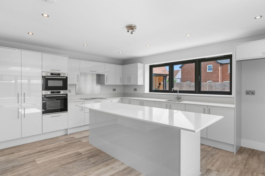 Images for High Street, Cheveley, CB8 EAID:4037033056 BID:e22d2fe2-cd8a-4ee5-877e-aff44adbf8aa