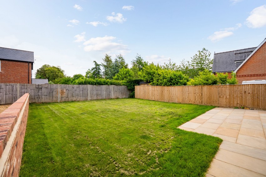Images for High Street, Cheveley, CB8 EAID:4037033056 BID:e22d2fe2-cd8a-4ee5-877e-aff44adbf8aa
