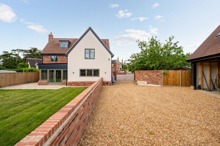 Images for High Street, Cheveley, CB8 EAID:4037033056 BID:e22d2fe2-cd8a-4ee5-877e-aff44adbf8aa