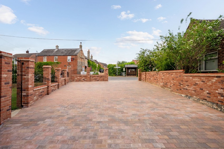 Images for High Street, Cheveley, CB8 EAID:4037033056 BID:e22d2fe2-cd8a-4ee5-877e-aff44adbf8aa