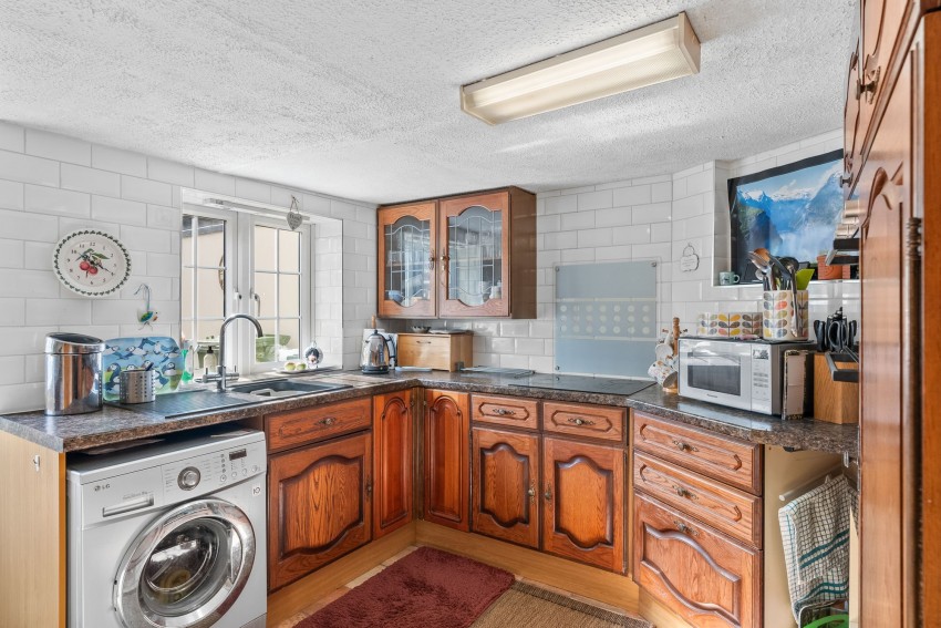 Images for High Street, Whittlesford, CB22 EAID:4037033056 BID:2f5b1148-b901-4d34-9e72-64b6a96df570