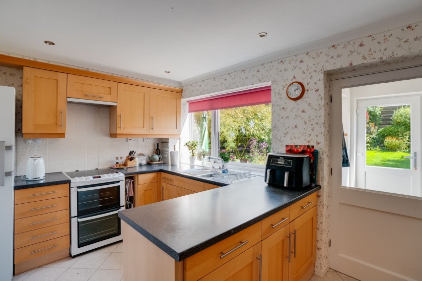 Images for Balsham Road, Linton, CB21 EAID:4037033056 BID:2f5b1148-b901-4d34-9e72-64b6a96df570
