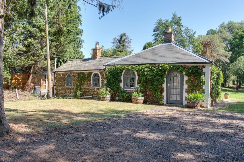 Images for Main Road, West Bilney, PE32 EAID:4037033056 BID:1d497ef6-e698-4427-833a-3b42529ac059