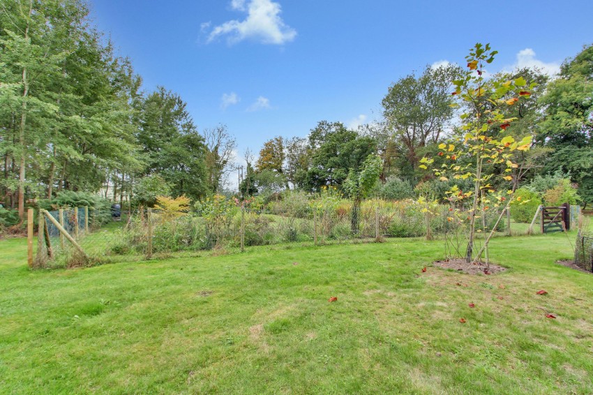 Images for Main Road, West Bilney, PE32 EAID:4037033056 BID:1d497ef6-e698-4427-833a-3b42529ac059