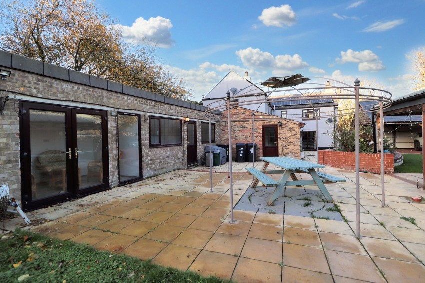 Images for High Street, Wilburton, CB6 EAID:4037033056 BID:e9c2a2d5-4edb-4404-af16-967a1de68210