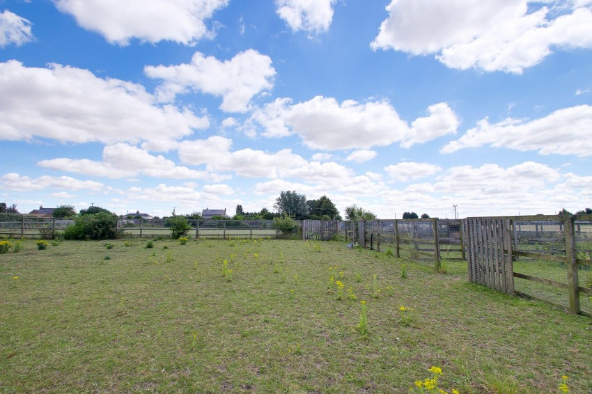 Images for Middle Drove, St. Johns Fen End, PE14 EAID:4037033056 BID:1d497ef6-e698-4427-833a-3b42529ac059