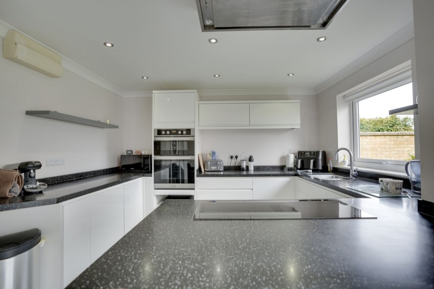 Images for Kings Drive, Newmarket, CB8 EAID:4037033056 BID:e22d2fe2-cd8a-4ee5-877e-aff44adbf8aa