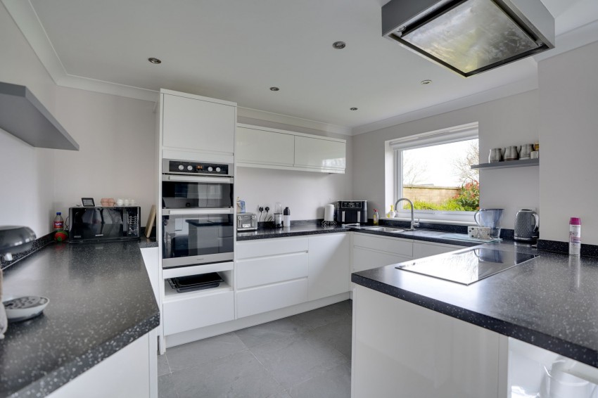 Images for Kings Drive, Newmarket, CB8 EAID:4037033056 BID:e22d2fe2-cd8a-4ee5-877e-aff44adbf8aa