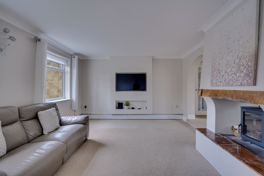 Images for Kings Drive, Newmarket, CB8 EAID:4037033056 BID:e22d2fe2-cd8a-4ee5-877e-aff44adbf8aa