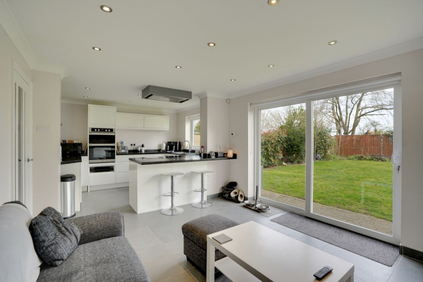Images for Kings Drive, Newmarket, CB8 EAID:4037033056 BID:e22d2fe2-cd8a-4ee5-877e-aff44adbf8aa