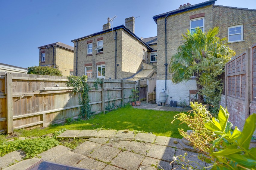 Images for High Street, Newmarket, CB8 EAID:4037033056 BID:e22d2fe2-cd8a-4ee5-877e-aff44adbf8aa