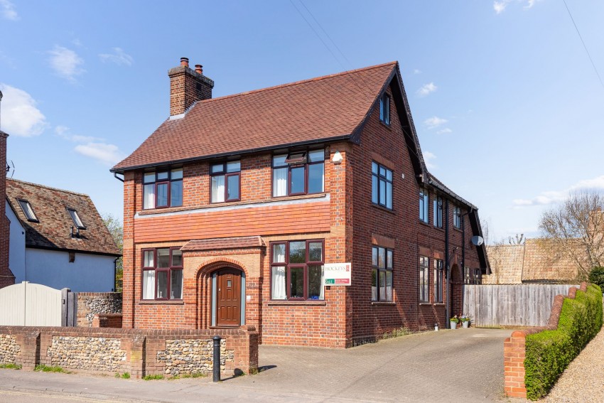Images for High Street, Linton, CB21 EAID:4037033056 BID:2f5b1148-b901-4d34-9e72-64b6a96df570
