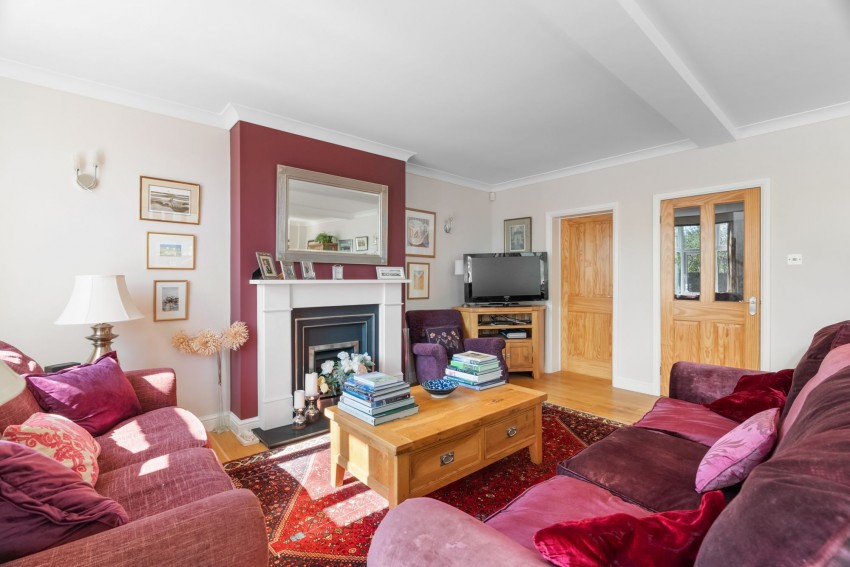 Images for High Street, Linton, CB21 EAID:4037033056 BID:2f5b1148-b901-4d34-9e72-64b6a96df570