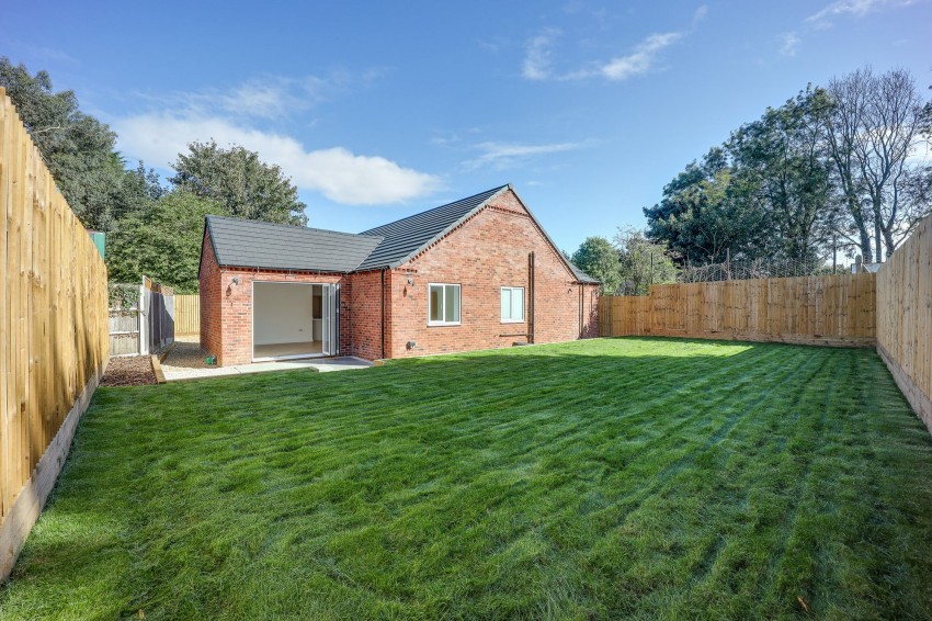 Images for Station Road, Tydd Gote, PE13 EAID:4037033056 BID:1d497ef6-e698-4427-833a-3b42529ac059