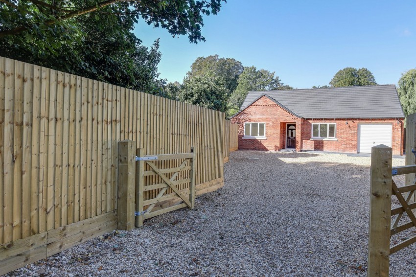 Images for Station Road, Tydd Gote, PE13 EAID:4037033056 BID:1d497ef6-e698-4427-833a-3b42529ac059