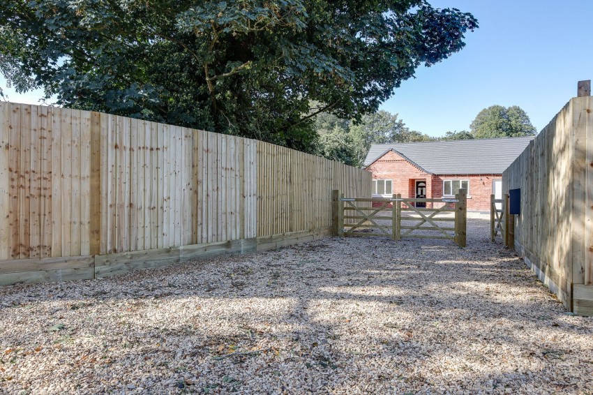 Images for Station Road, Tydd Gote, PE13 EAID:4037033056 BID:1d497ef6-e698-4427-833a-3b42529ac059
