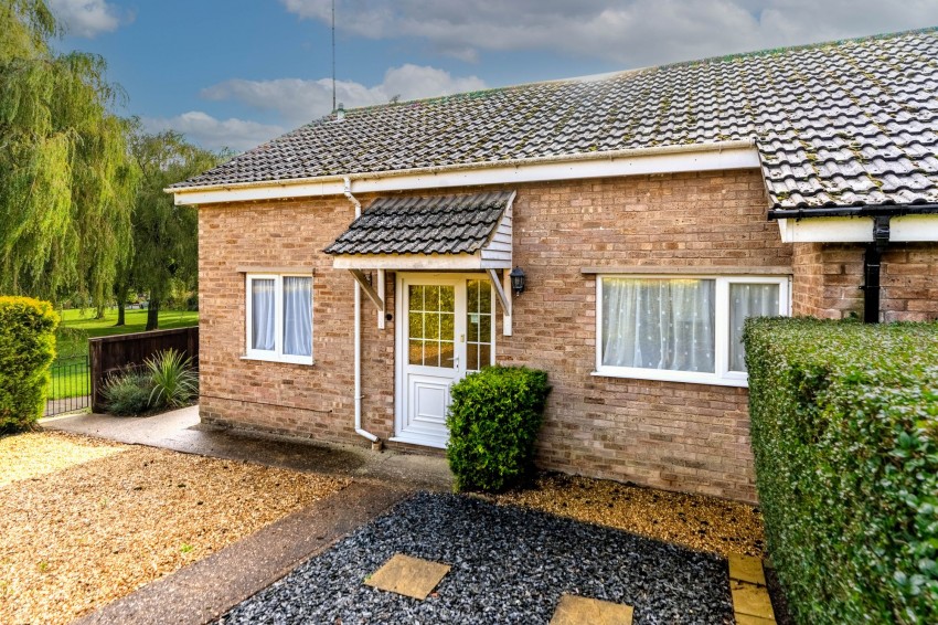 Images for Partridge Drive, Bar Hill, CB23 EAID:4037033056 BID:e9c2a2d5-4edb-4404-af16-967a1de68210