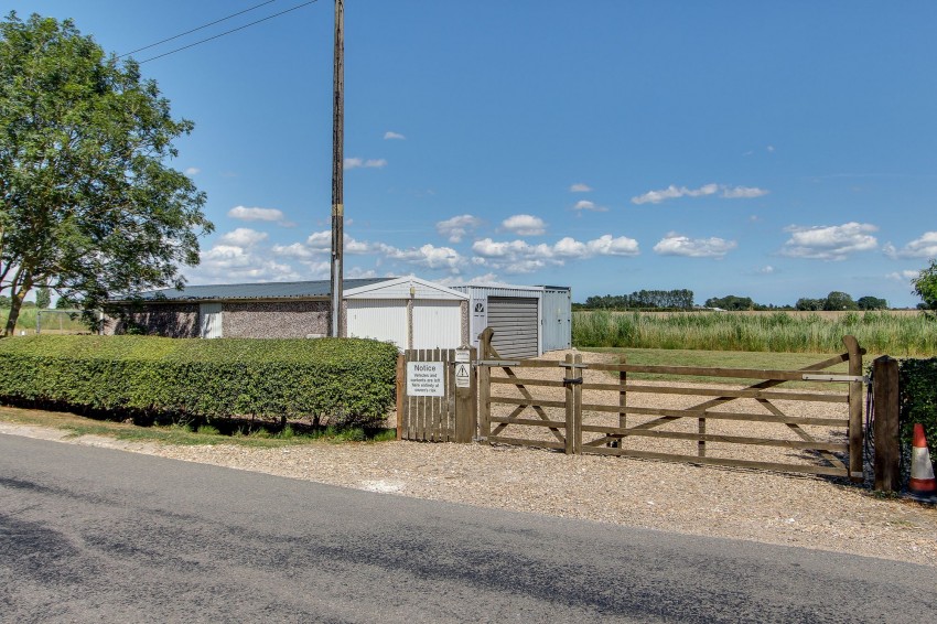 Images for Old Fendyke, Sutton St. James, PE12 EAID:4037033056 BID:1d497ef6-e698-4427-833a-3b42529ac059