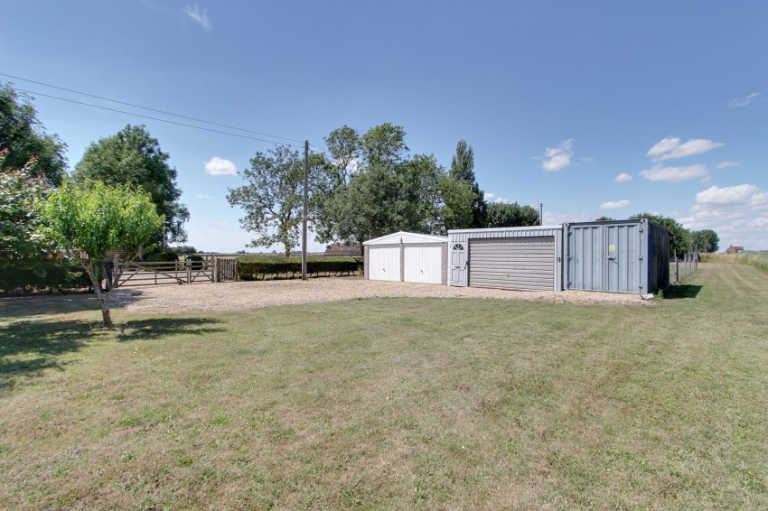 Images for Old Fendyke, Sutton St. James, PE12 EAID:4037033056 BID:1d497ef6-e698-4427-833a-3b42529ac059