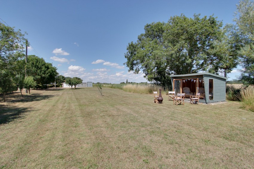 Images for Old Fendyke, Sutton St. James, PE12 EAID:4037033056 BID:1d497ef6-e698-4427-833a-3b42529ac059