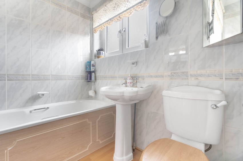 Images for Pheasant Rise, Bar Hill, CB23 EAID:4037033056 BID:e9c2a2d5-4edb-4404-af16-967a1de68210