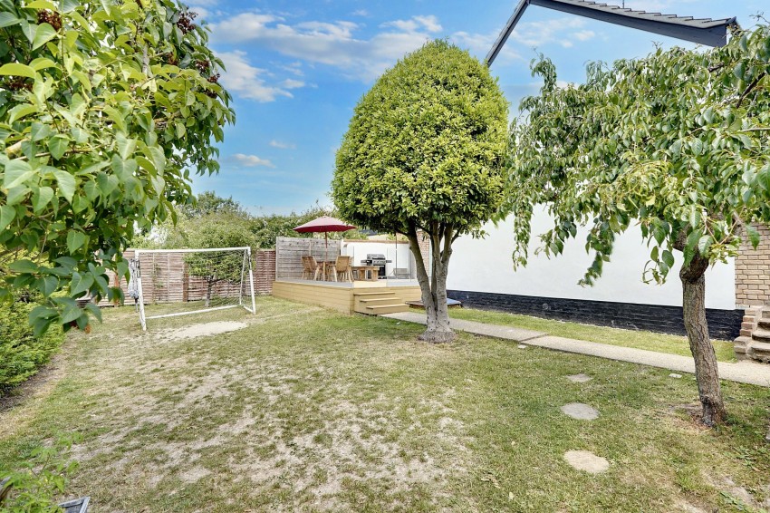 Images for Parsonage Lane, Burwell, CB25 EAID:4037033056 BID:e22d2fe2-cd8a-4ee5-877e-aff44adbf8aa