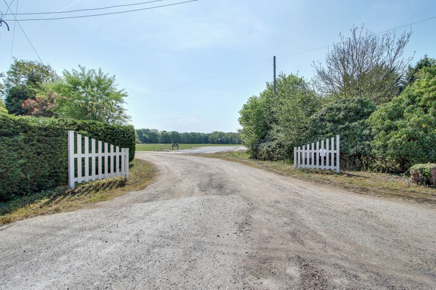 Images for Strawberry Fields, Narford Road, PE32 EAID:4037033056 BID:1d497ef6-e698-4427-833a-3b42529ac059