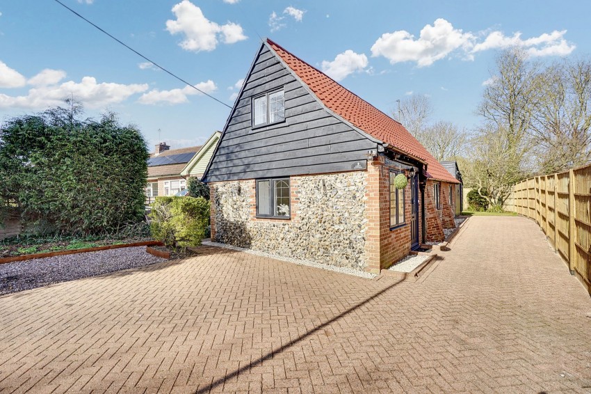 Images for Ditton Green, Woodditton, CB8 EAID:4037033056 BID:e22d2fe2-cd8a-4ee5-877e-aff44adbf8aa