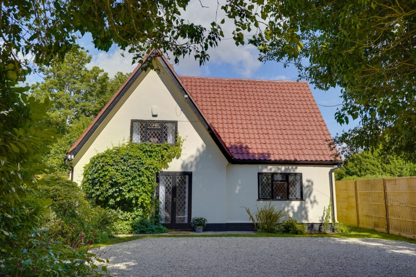 Images for Ditton Green, Woodditton, CB8 EAID:4037033056 BID:e22d2fe2-cd8a-4ee5-877e-aff44adbf8aa