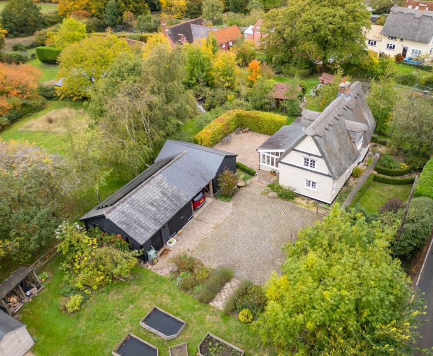 Images for Walden Road, Hadstock, CB21 EAID:4037033056 BID:2f5b1148-b901-4d34-9e72-64b6a96df570