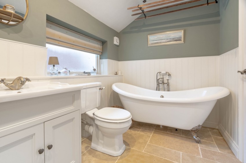 Images for Burton End, West Wickham, CB21 EAID:4037033056 BID:2f5b1148-b901-4d34-9e72-64b6a96df570