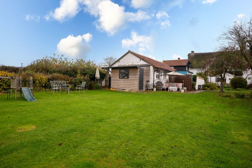 Images for Burton End, West Wickham, CB21 EAID:4037033056 BID:2f5b1148-b901-4d34-9e72-64b6a96df570