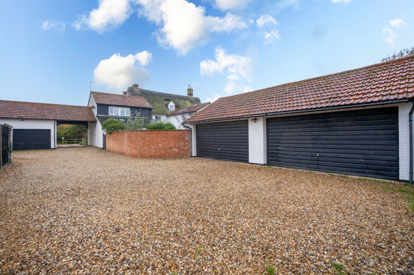 Images for Burton End, West Wickham, CB21 EAID:4037033056 BID:2f5b1148-b901-4d34-9e72-64b6a96df570