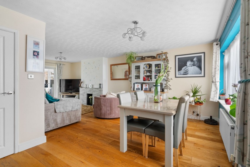 Images for Finchams Close, Linton, CB21 EAID:4037033056 BID:2f5b1148-b901-4d34-9e72-64b6a96df570