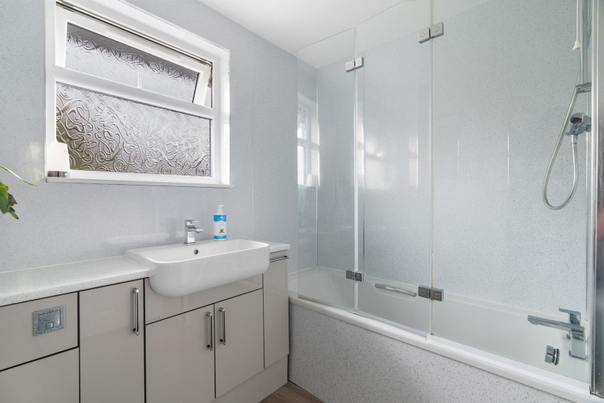 Images for Finchams Close, Linton, CB21 EAID:4037033056 BID:2f5b1148-b901-4d34-9e72-64b6a96df570