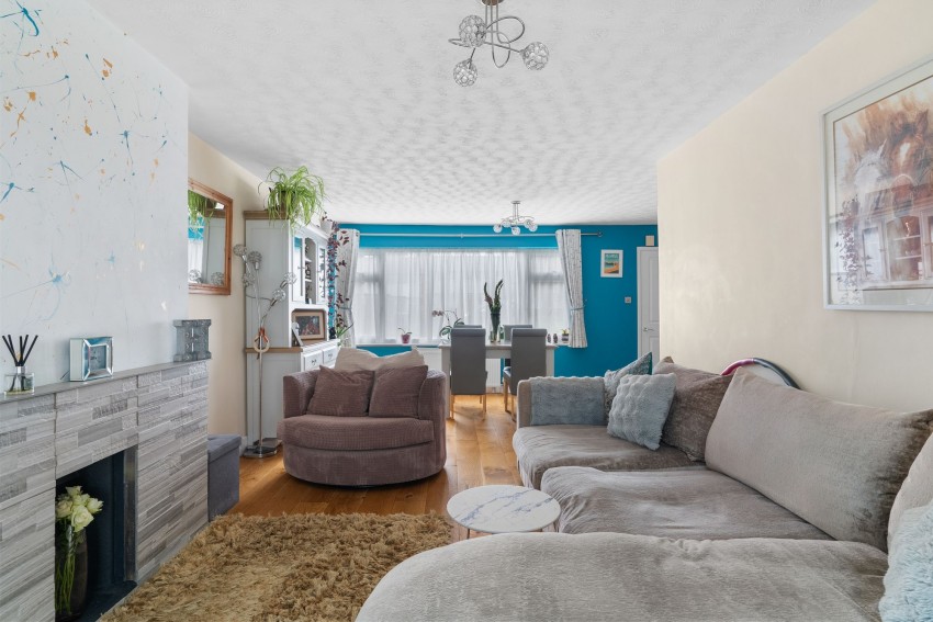 Images for Finchams Close, Linton, CB21 EAID:4037033056 BID:2f5b1148-b901-4d34-9e72-64b6a96df570
