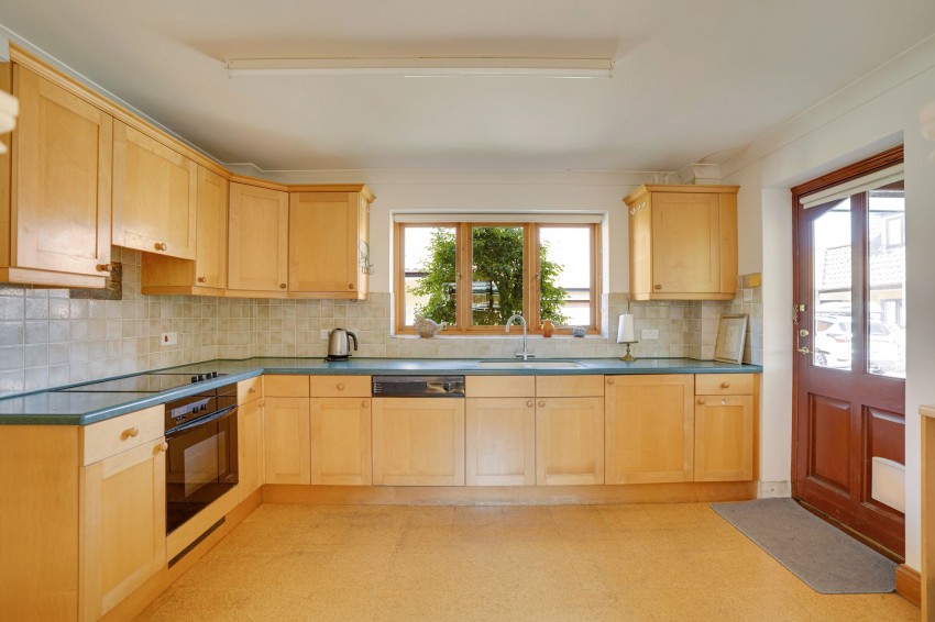 Images for Mandeville, Burwell, CB25 EAID:4037033056 BID:e22d2fe2-cd8a-4ee5-877e-aff44adbf8aa