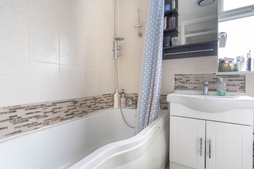 Images for Priory Avenue, Swavesey, CB24 EAID:4037033056 BID:e9c2a2d5-4edb-4404-af16-967a1de68210