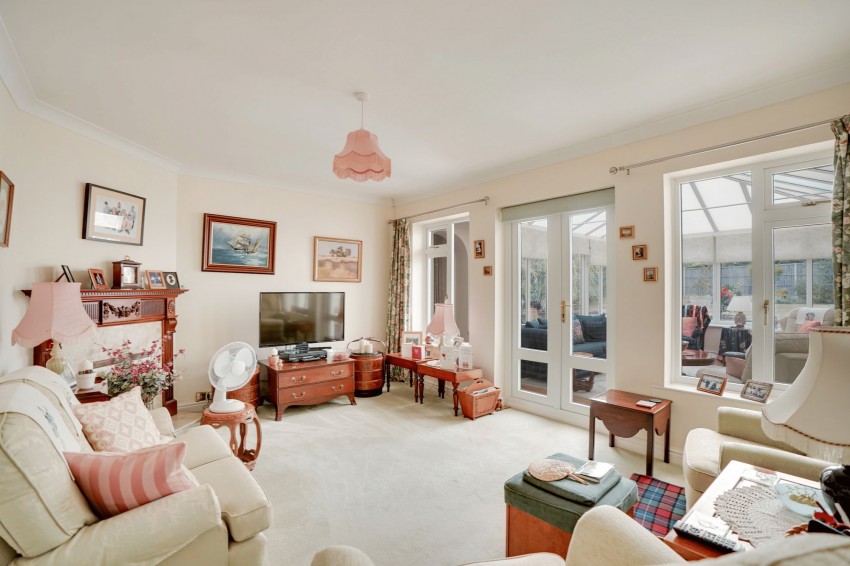 Images for High Street, Cheveley, CB8 EAID:4037033056 BID:e22d2fe2-cd8a-4ee5-877e-aff44adbf8aa
