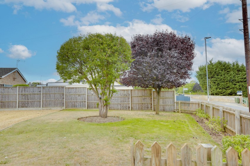 Images for High Street, Cheveley, CB8 EAID:4037033056 BID:e22d2fe2-cd8a-4ee5-877e-aff44adbf8aa