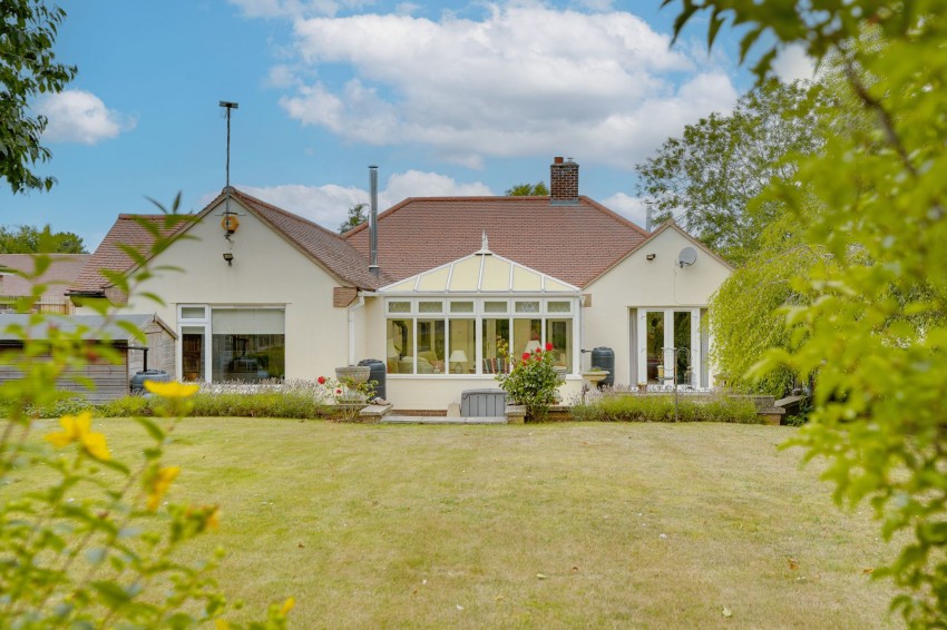 Images for High Street, Cheveley, CB8 EAID:4037033056 BID:e22d2fe2-cd8a-4ee5-877e-aff44adbf8aa