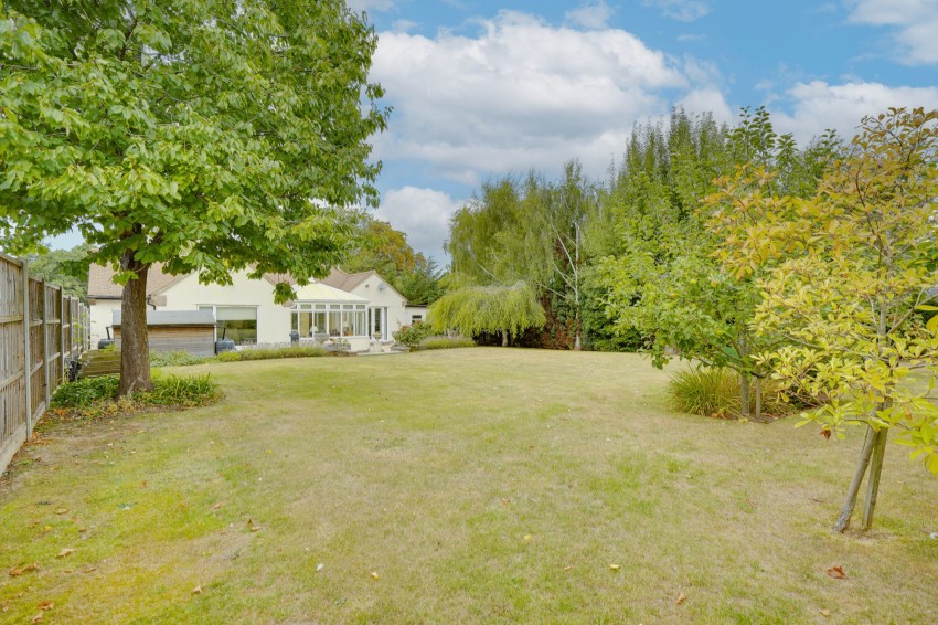 Images for High Street, Cheveley, CB8 EAID:4037033056 BID:e22d2fe2-cd8a-4ee5-877e-aff44adbf8aa