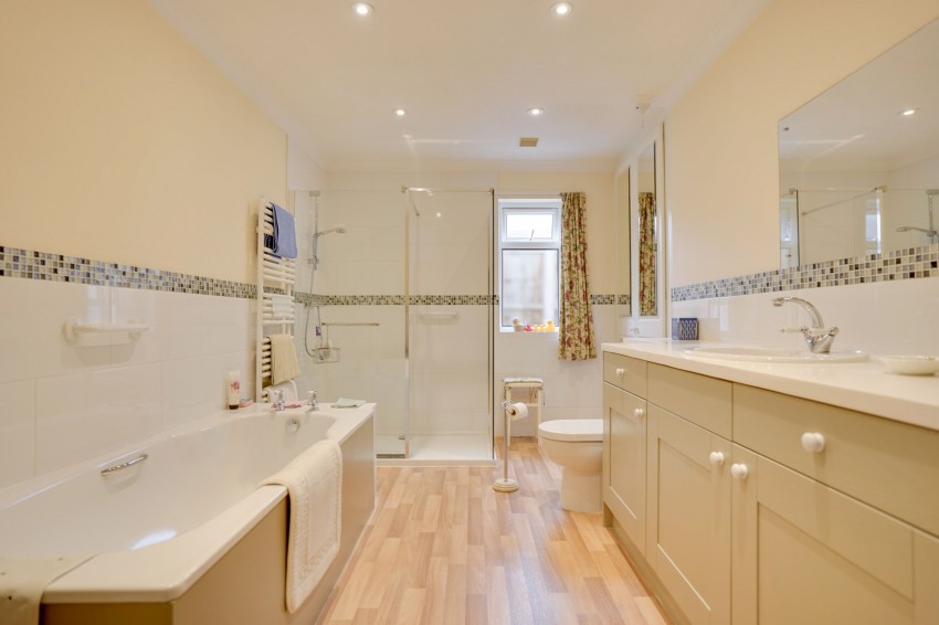 Images for High Street, Cheveley, CB8 EAID:4037033056 BID:e22d2fe2-cd8a-4ee5-877e-aff44adbf8aa