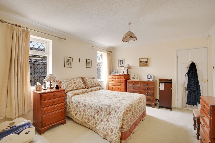 Images for High Street, Cheveley, CB8 EAID:4037033056 BID:e22d2fe2-cd8a-4ee5-877e-aff44adbf8aa