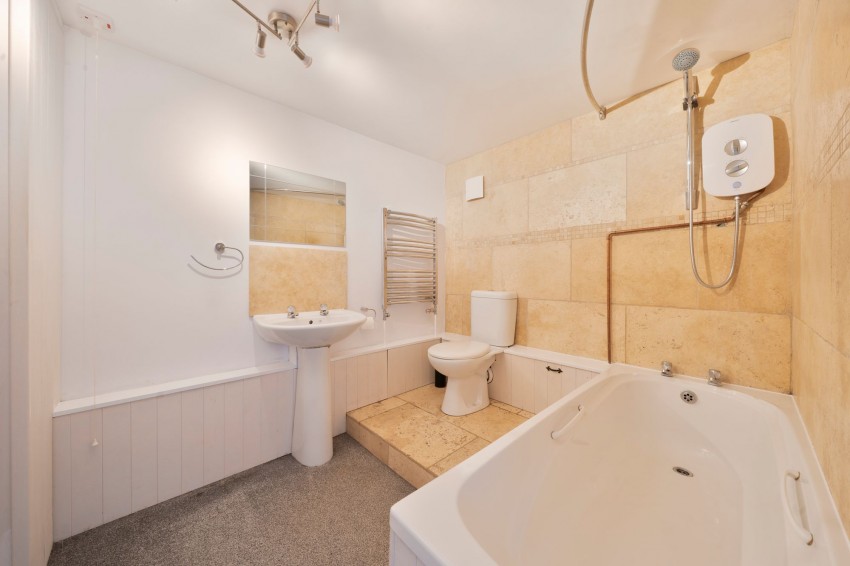 Images for High Street, Swavesey, CB24 EAID:4037033056 BID:e9c2a2d5-4edb-4404-af16-967a1de68210